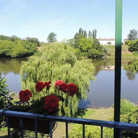 Le Jardin Des Cygnes Bed & Breakfast Pineuilh